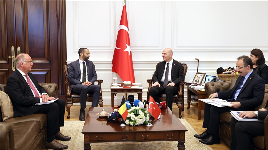 تركيا وبلجيكا تبحثان قضايا الهجرة واللجوء والأمن