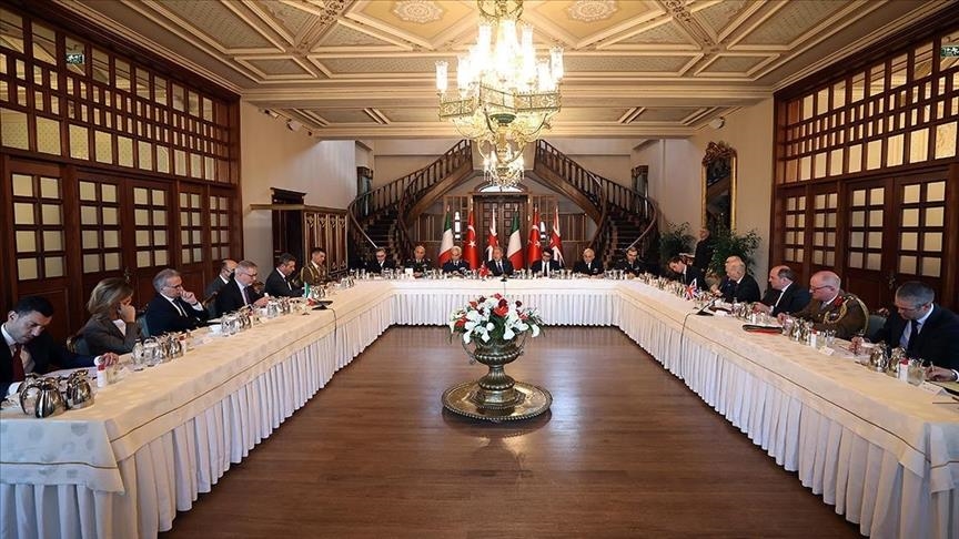 وزراء دفاع تركيا وبريطانيا وإيطاليا يبحثون قضايا إقليمية بإسطنبول