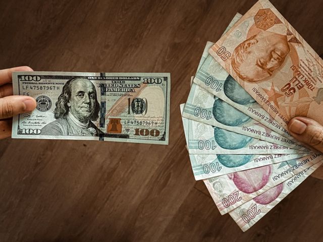 سعر صرف الليرة التركية مقابل الدولار واليورو في تعاملات اليوم الإثنين 6 / 6 / 2022