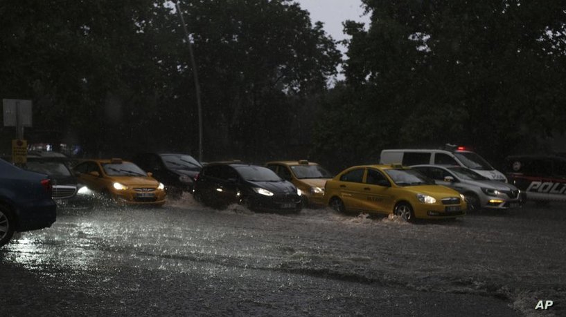 فيضانات تركيا.. 4 قتلى ومفقود وتحذيرات في 42 بلدة