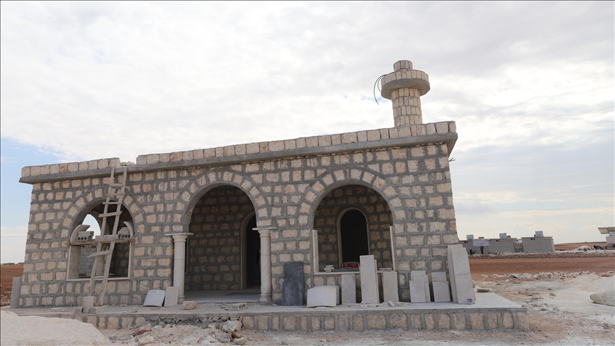 هيئة الإغاثة التركية تفتتح مسجداً شمالي سوريا